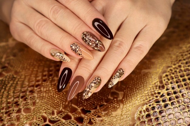 luxurious-multicolored-beige-brown-manicure-with-animal-design-long-nails