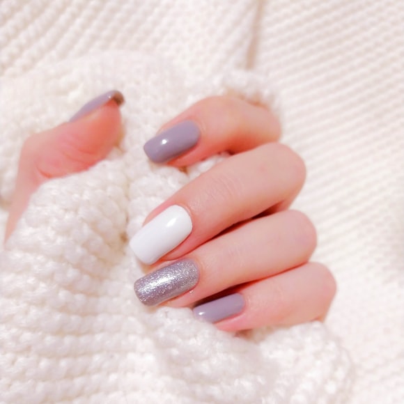 fake nails, purple white color