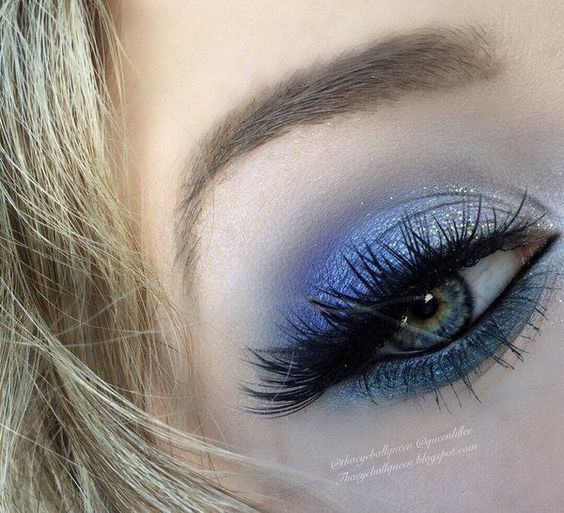 winter eyeshadow makeup ideas icy blue winter makeup shiny white and blue frozen eyes with long lashes and eyeliner
