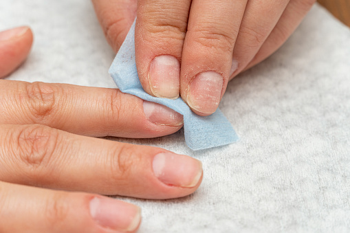 how to remove acrylic nails with acetone