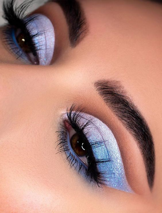 light blue and whitish corner tip eyeshadow makeup